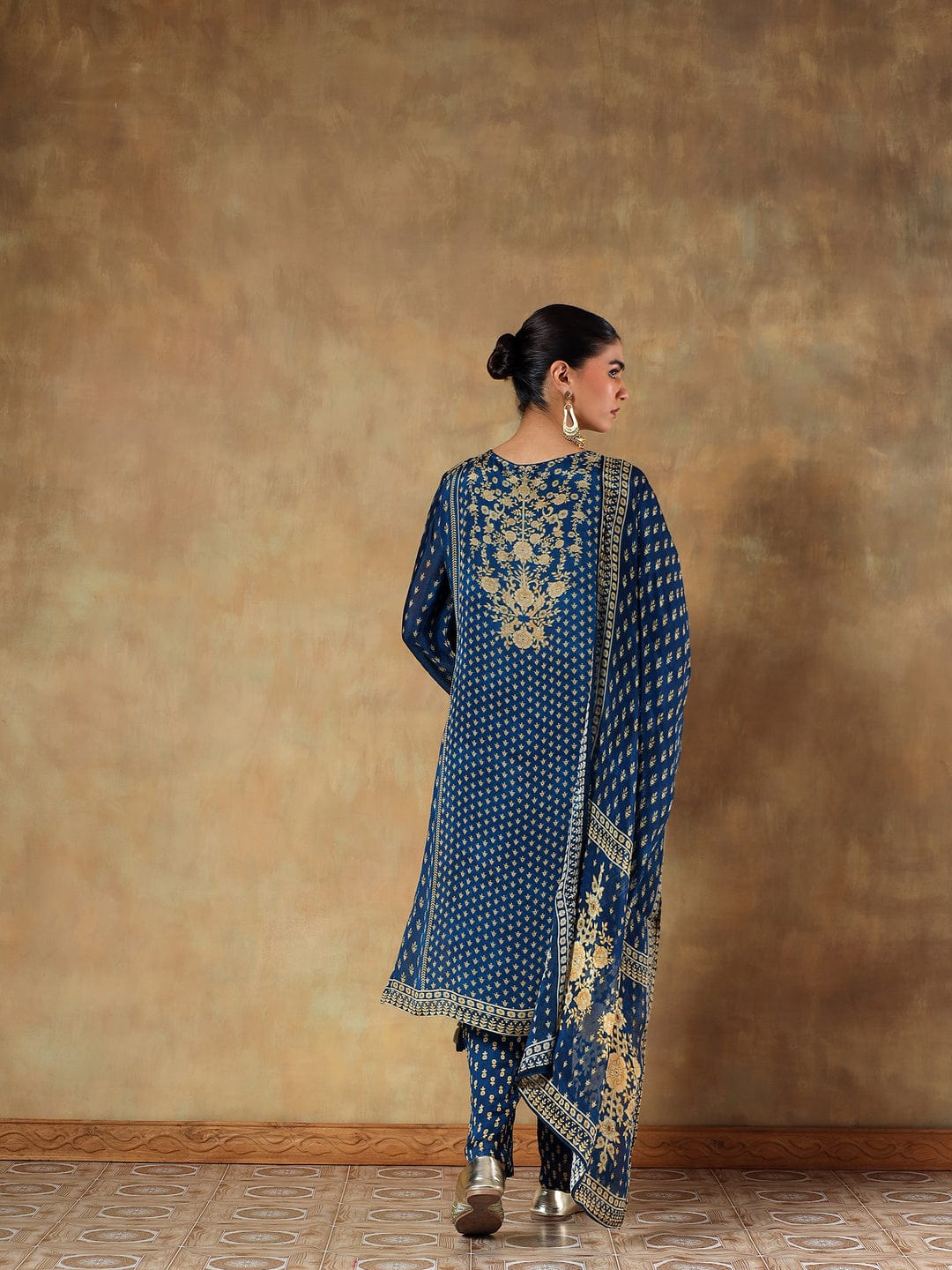 Noorvi Navy Viscose Silk Embroidered 3-Piece Set