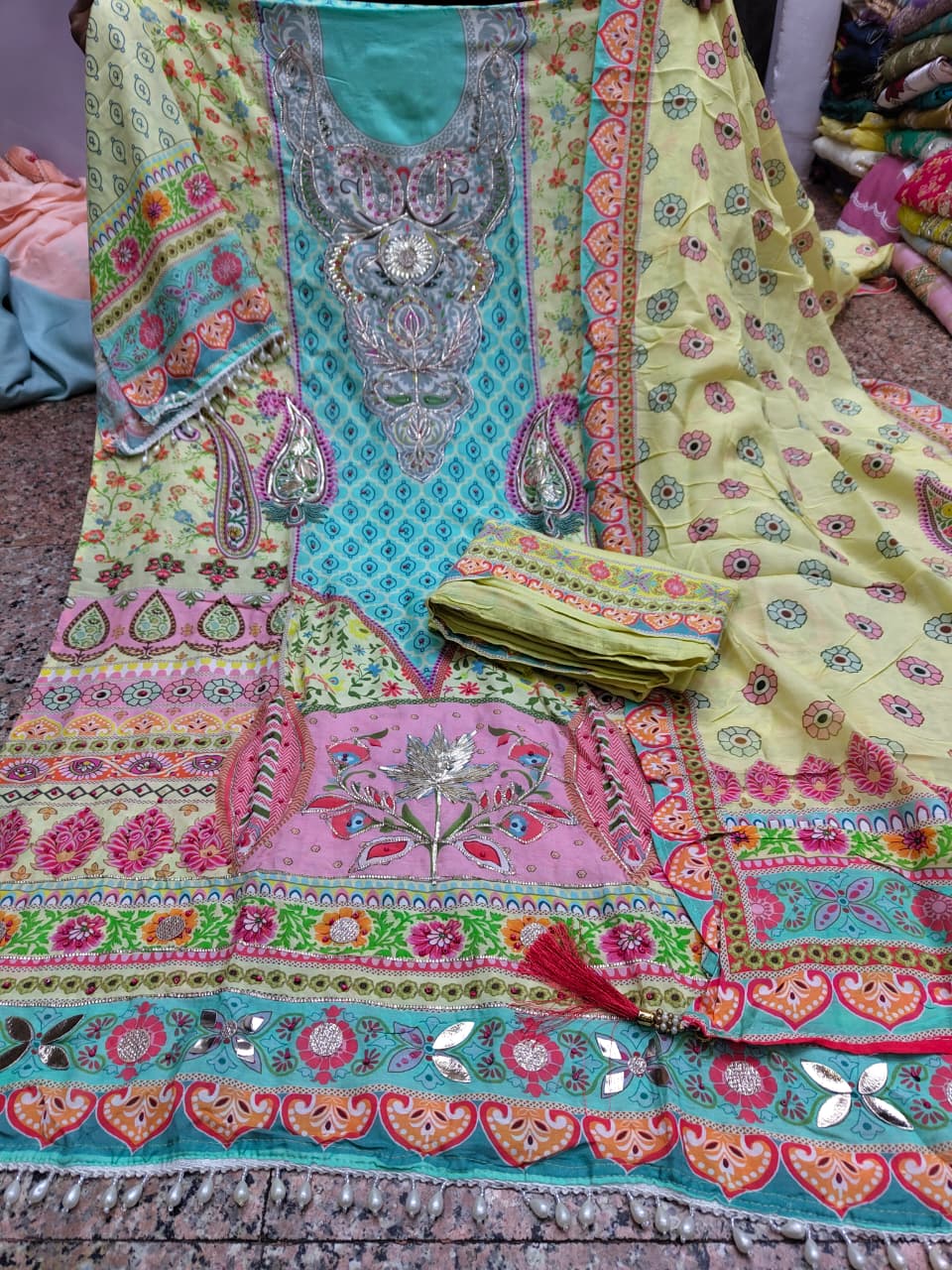 Printed Pakistani Muslin Unstitsched Suit Set