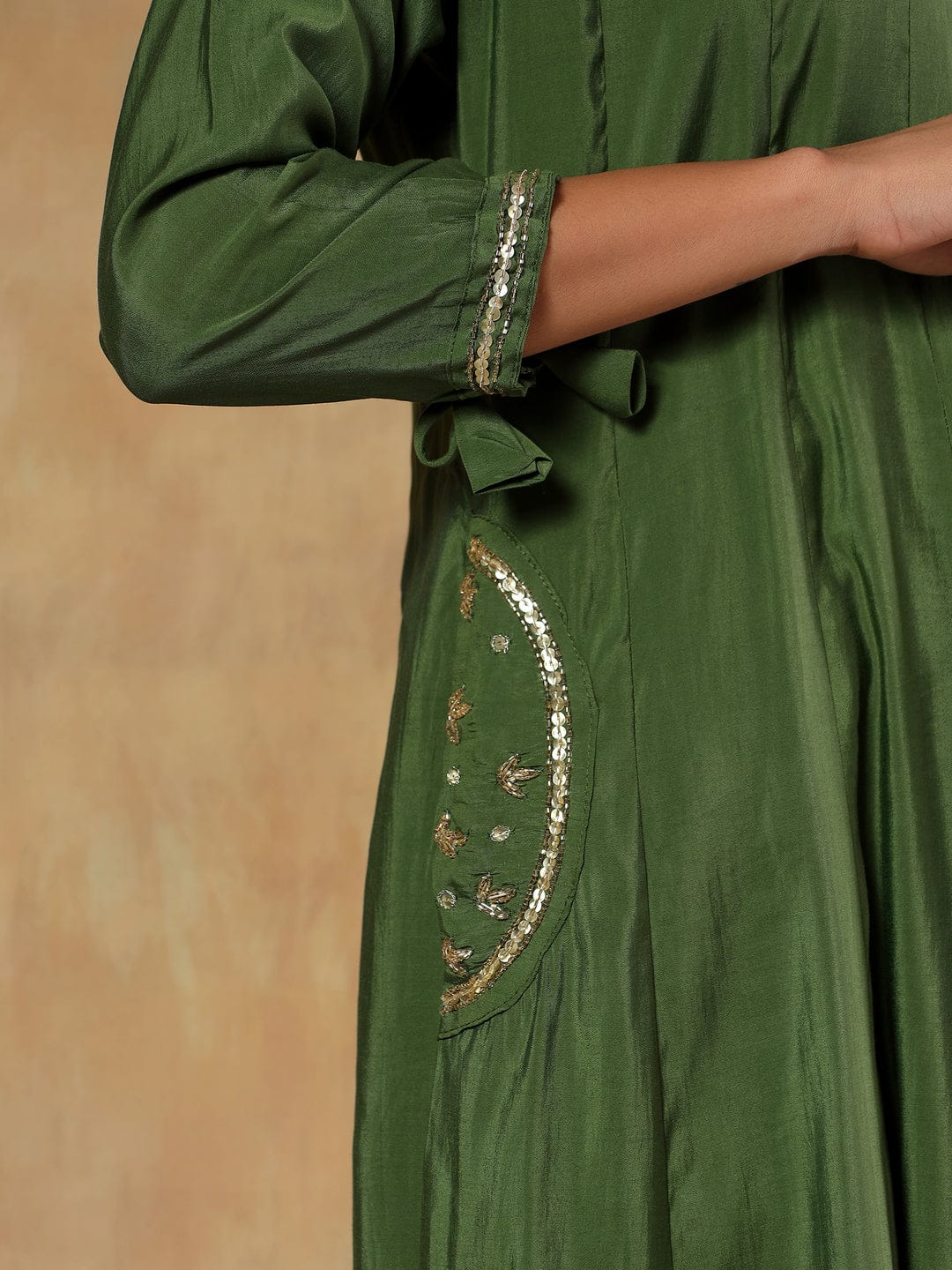 Aarvi Olive Crepe Silk Embroidered 3-Piece Set
