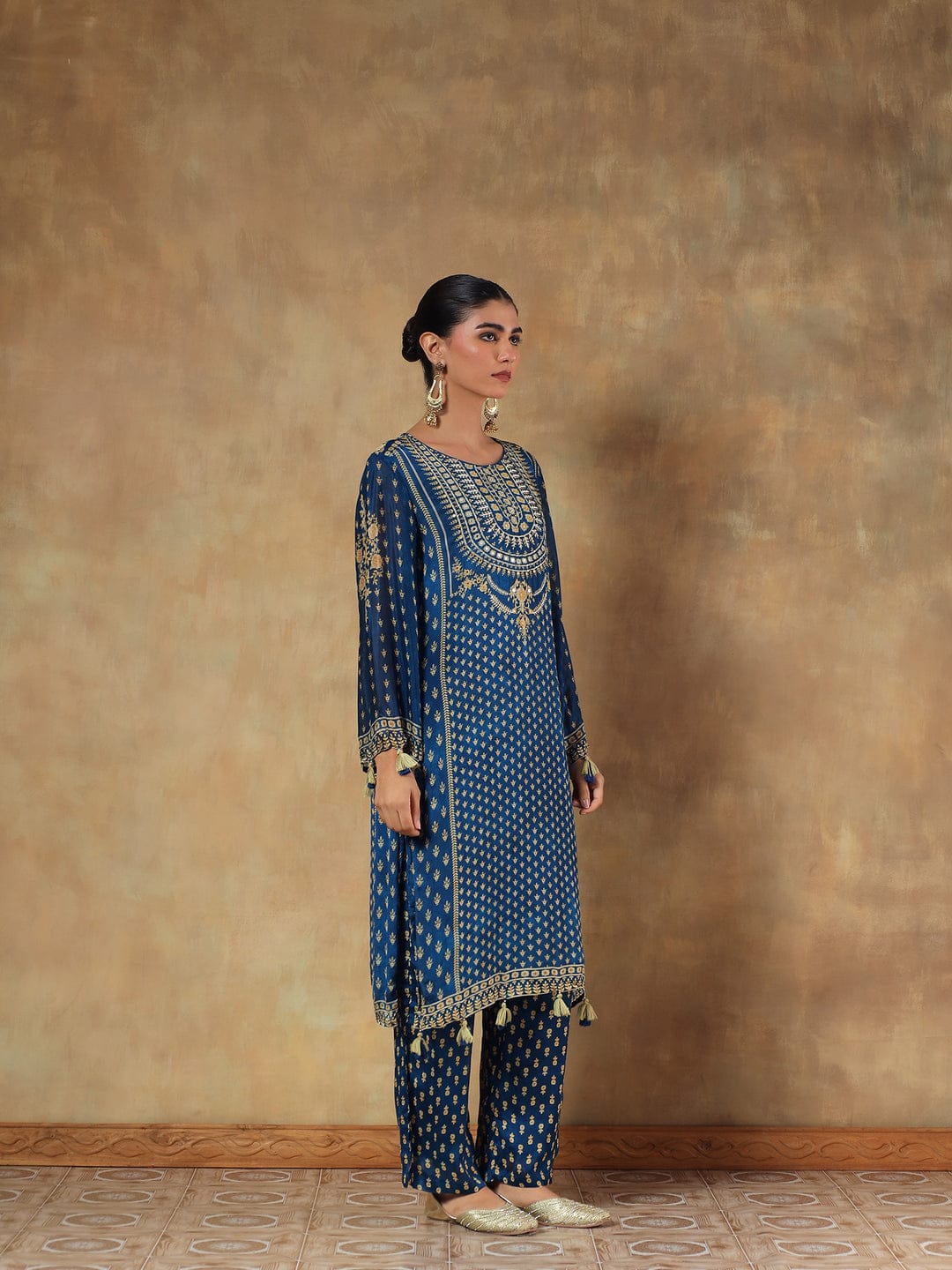 Noorvi Navy Viscose Silk Embroidered 3-Piece Set