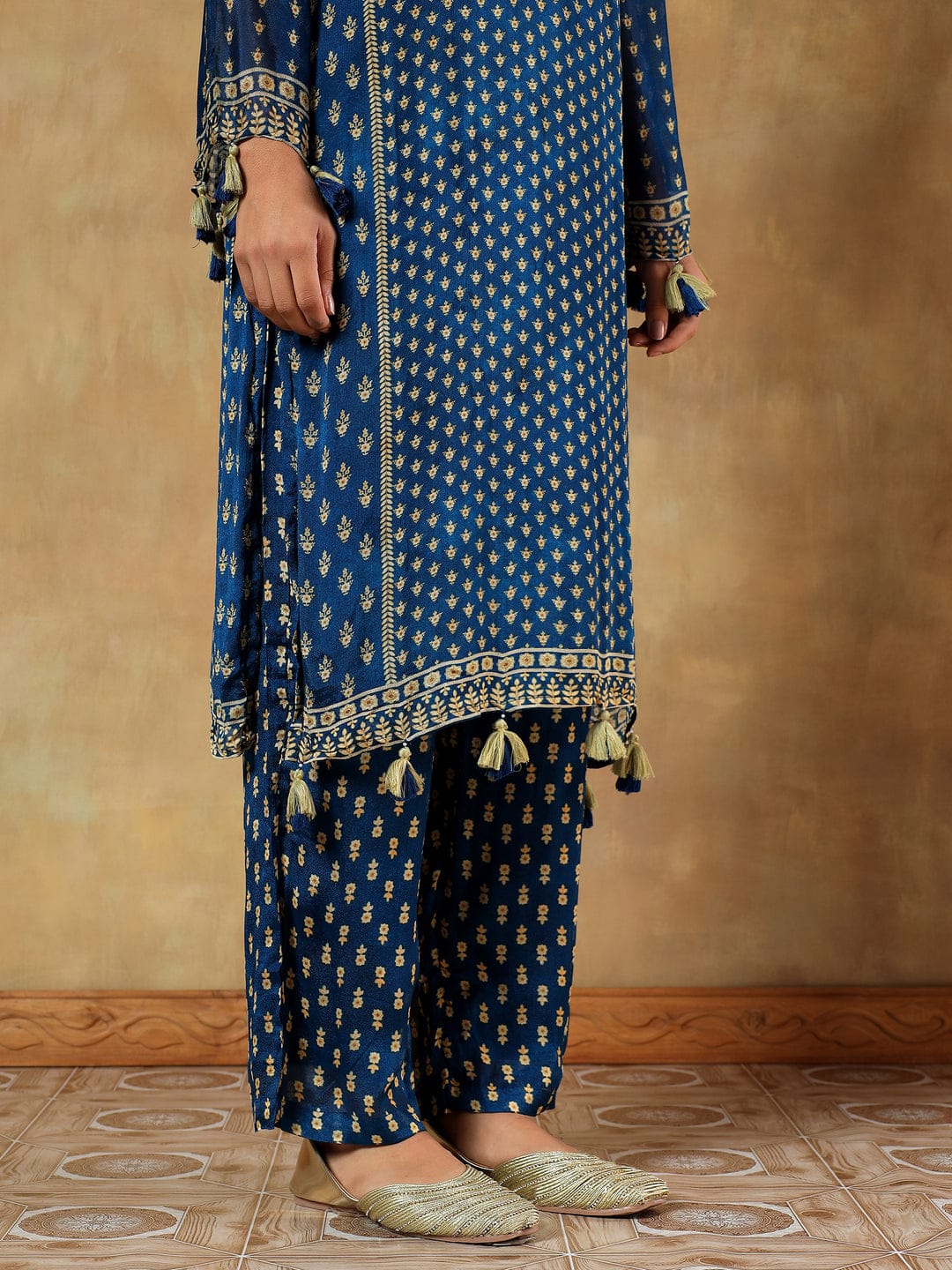 Noorvi Navy Viscose Silk Embroidered 3-Piece Set