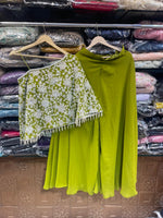 One-sided top with crepe pants